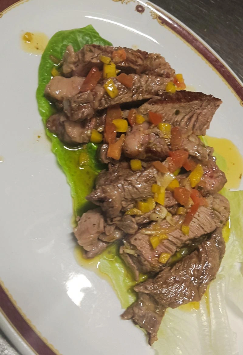 Tagliata salsa criolla